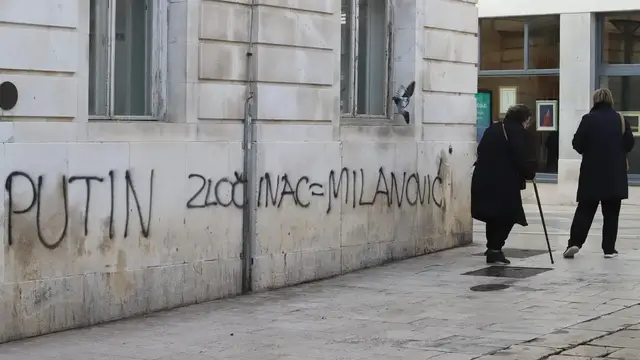 Uhićen mladić  zbog uvredljivih grafita u središtu Splita: 'Putin zločinac= Milanović, ubojice'