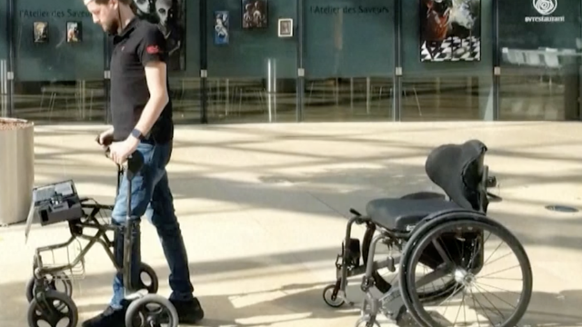Gert-Jan (40) je paraliziran, ali s novim uređajem uspio je ponovno stati na svoje noge