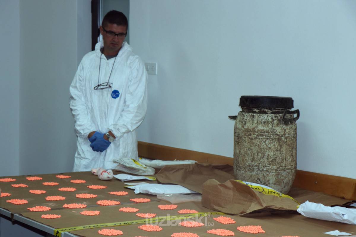 U plastičnom buretu zakopali drogu vrijednu 300.000 eura!