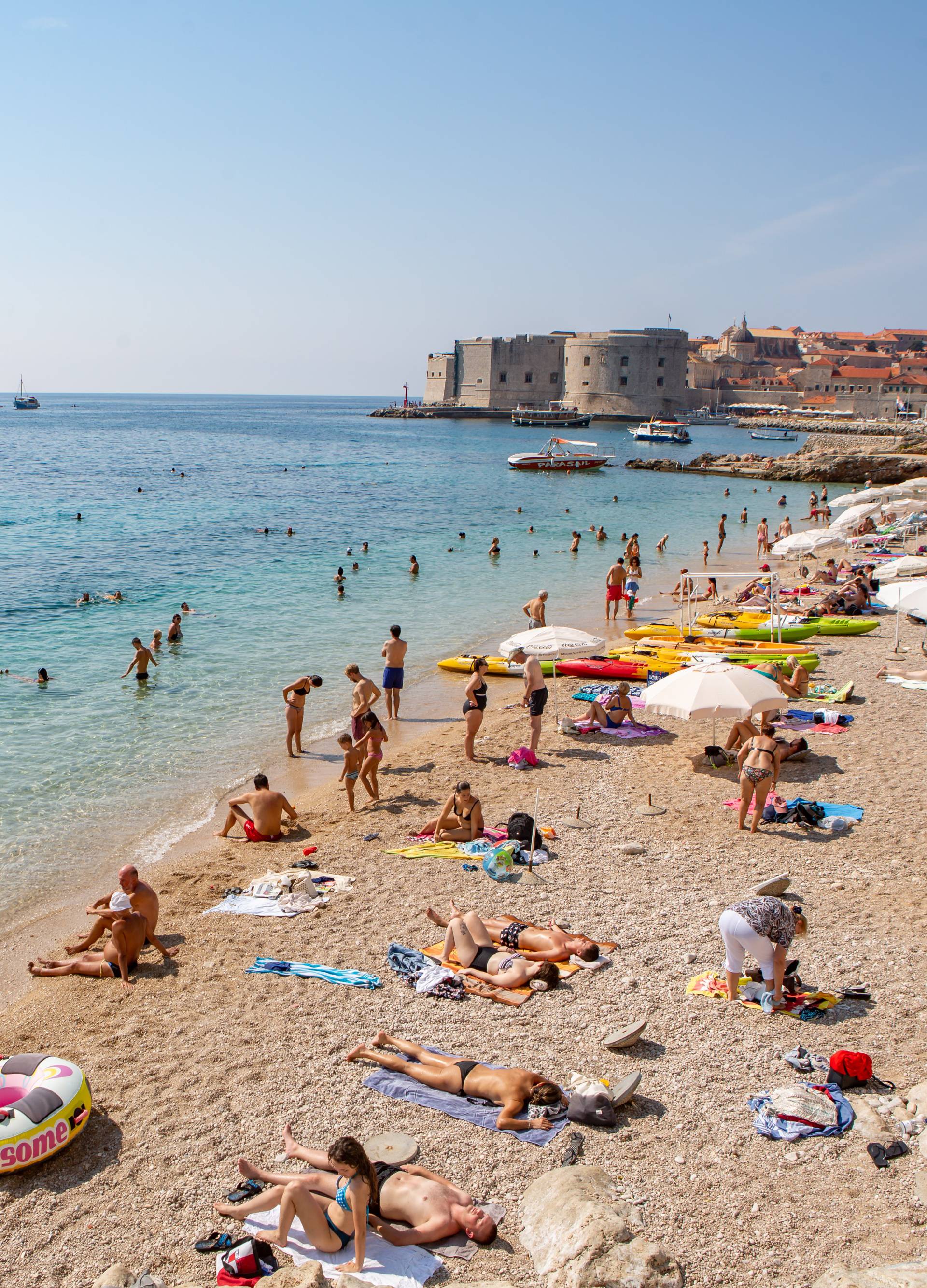 Dubrovnik: Zbog visokih temperatura mora, plaÅ¾e joÅ¡ uvijek pune