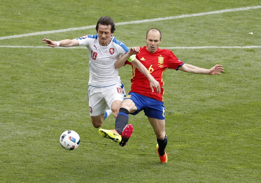 Spain v Czech Republic - EURO 2016 - Group D