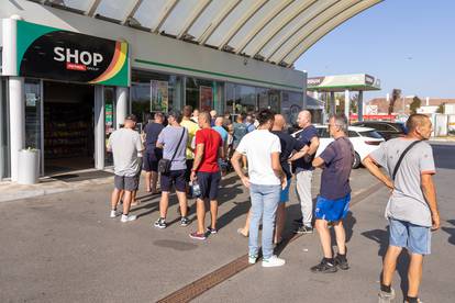 FOTO Gužva na benzinskoj, ali ne zbog goriva! Navijači pohrlili ugrabiti ulaznicu za 'vatrene'