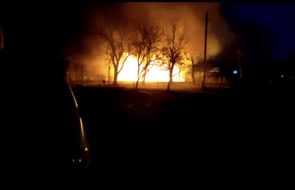 Požar u Sesvetskim Selima, u plamenu bile i boce s plinom: 'Susjedi su ga pokušali ugasiti'