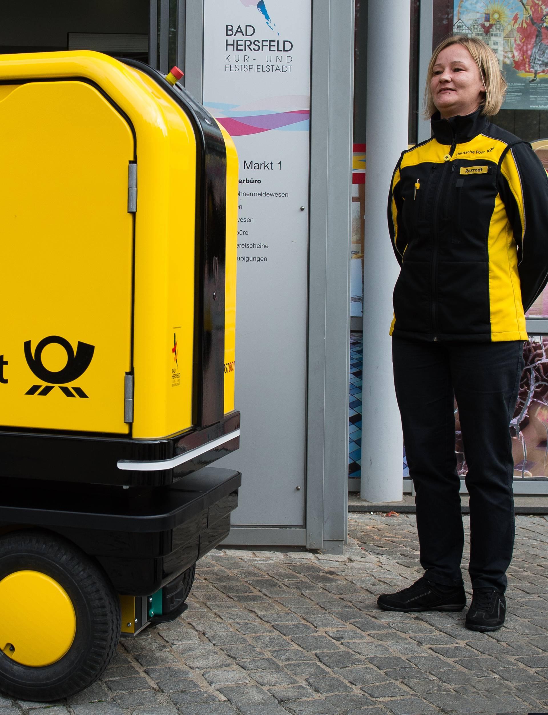 Deutsche Post tests 'PostBOT' robot