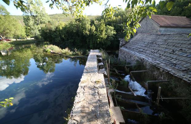 U mjestu Grab nalaze se najstarije mlinice u Cetinskom kraju