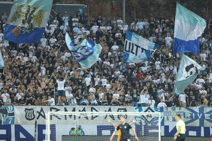 FOTO Slovenci bušili balone, jedan se popeo na kavez, a Rijeka očekuje Uefinu kaznu...