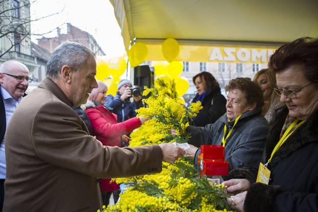 Zagreb: Nacionalni dan borbe protiv raka vrata maternice obilježen na Cvjetnom trgu