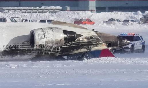 ŠOKANTNI PRIZORI Pogledajte kako se putnički avion okrenuo na krov kod slijetanja u Kanadi