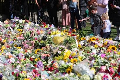 Mourners gather at Windsor Castle