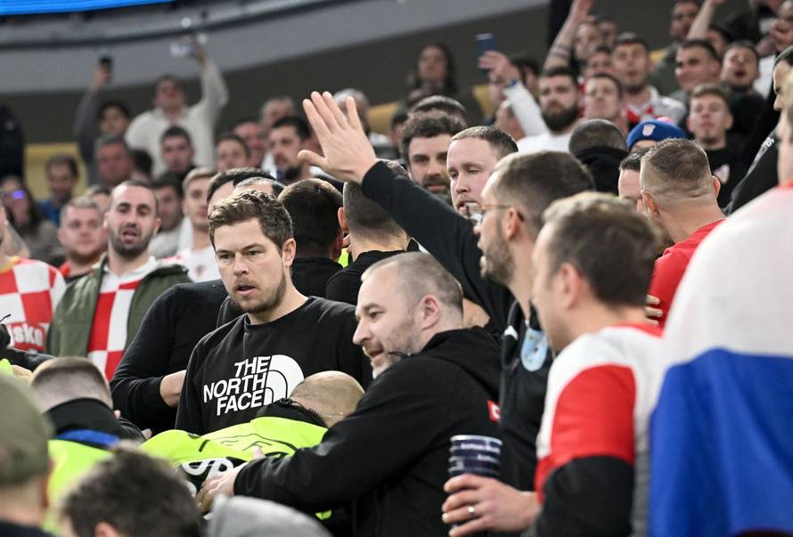 Ljubljana: Tijekom polufinalne utakmice između Hrvatske i Španjolske na tribinama je došlo do naguravanja