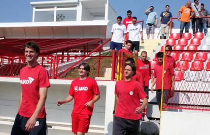 Igrače Splita dočekali lanci i lokoti na prvom treningu