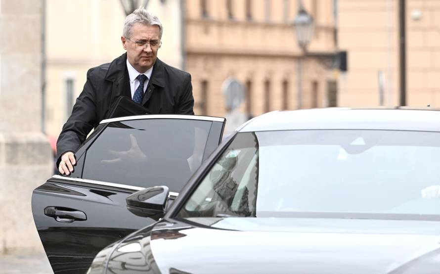 Zagreb: Dolazak na sjednicu Vijeća za nacionalnu sigurnost i Vijeća za obranu