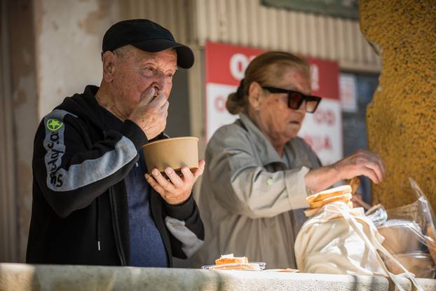 Split: Tomislav Šuta je podjelio preko 1000 porcija graha 