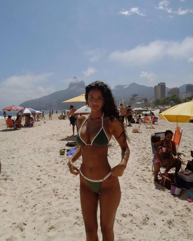 Šuškalo se da joj dečko spava sa zvijezdom platforme za odrasle. Objavom ušutkala sve tračeve