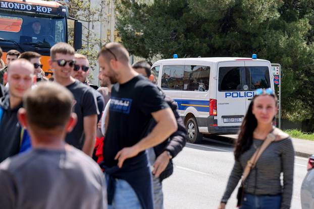 Zadar: Red za karte za koncert Thompsona na Hipodromu