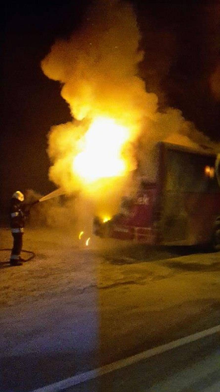Zapalio se bus: Tijekom vožnje planula vatra, nema ozlijeđenih