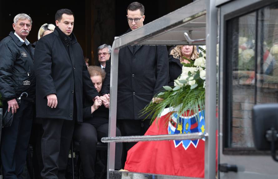 Supruga Dudeka neutješna na sprovodu: 'Ostao si naš pajdaš'