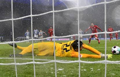 Lewa promašio penal nakon dvije godine, Bayern slavio