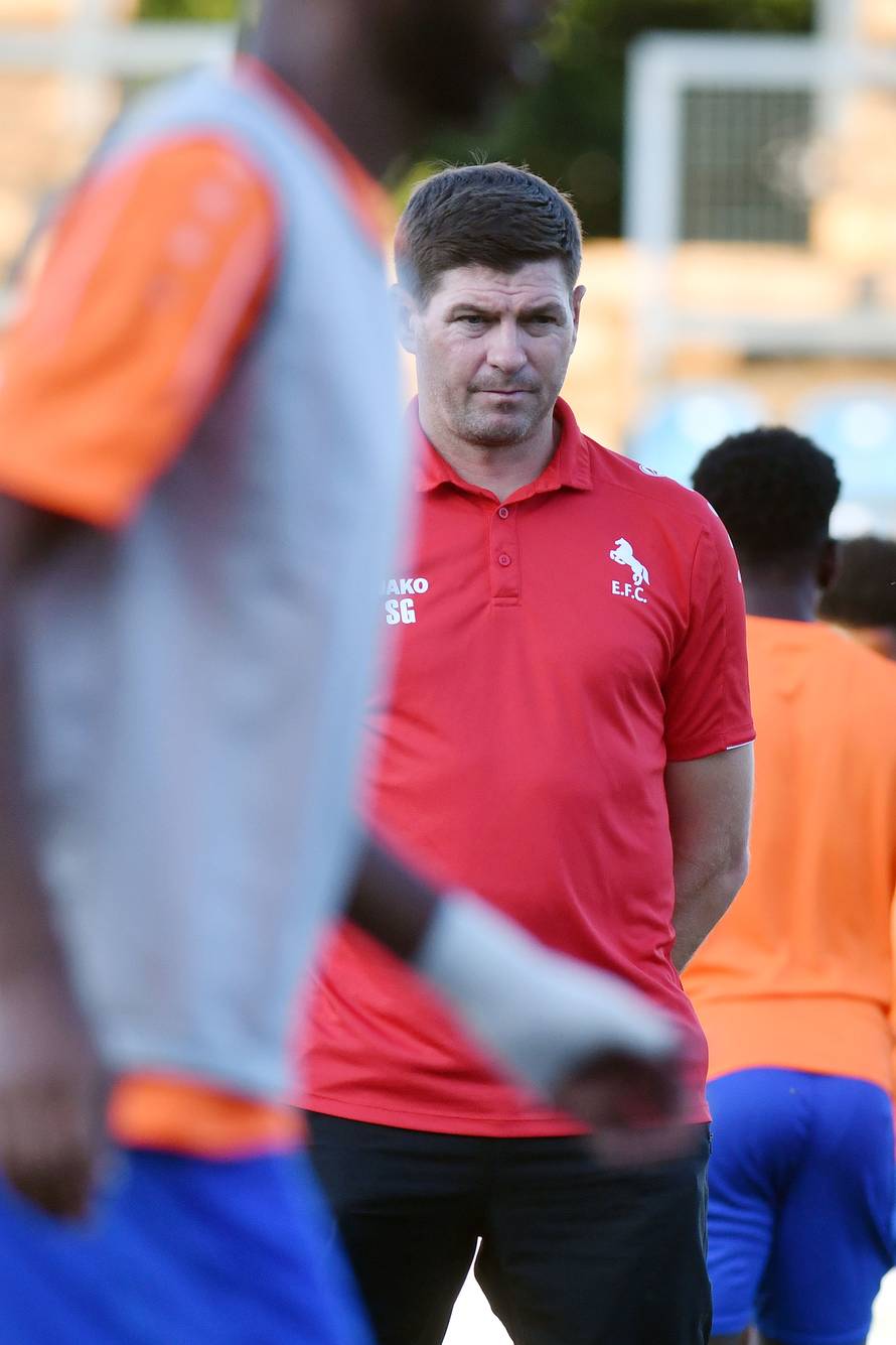 Stevan Gerrard trener Al Ettifaqa na zagrijavanju uoči prijateljske utakmice sa NK Varaždin 