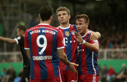 Bayern rutinski prošao u kupu, Lewandowski promašio penal