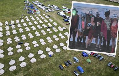 FOTO Šatorsko naselje uzdaha. 1000 swingera preplavi selo u Britaniji: 'Bolje od fantazija...'