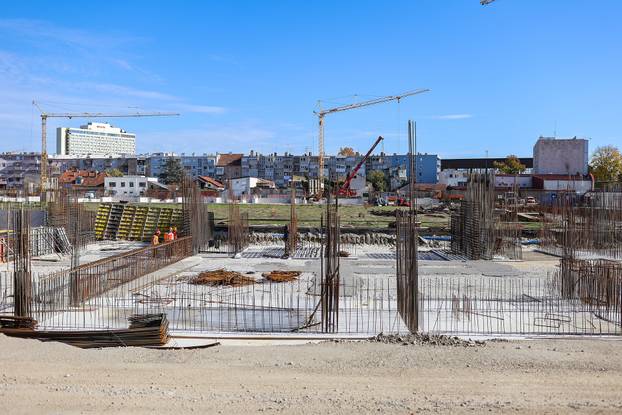Postavljen peti nosivi stup za sjevernu tribinu na stadionu u Kranjčevićevoj