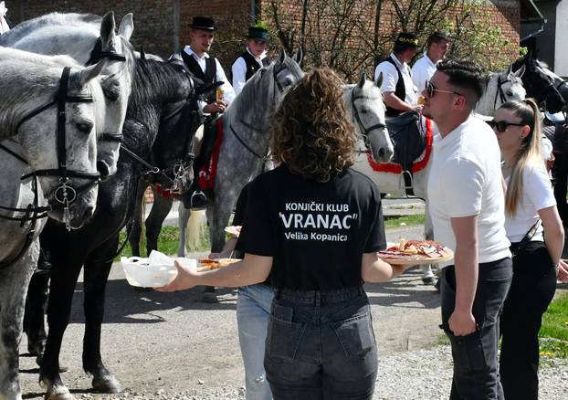 U Velikoj Kopanici održana manifestacija Uskrsno jahanje 