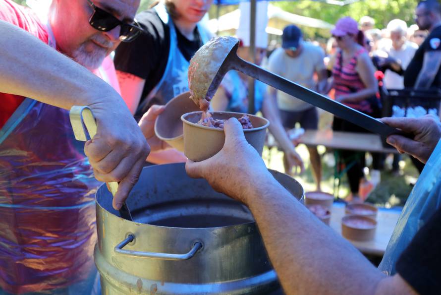 Puležani proslavili Praznik rada uz glazbu, igre i grah