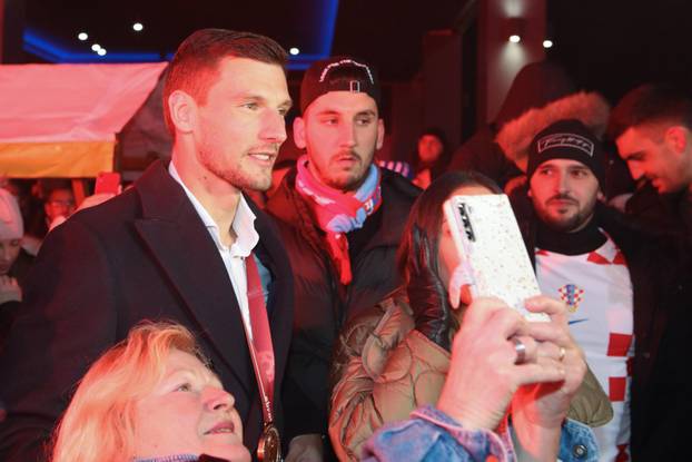 Čepin: Svečani doček za Bornu Barišića u njegovom rodnom mjestu