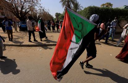 Sudan: Šef vojske tvrdi da imaju kontrolu nad aerodromom