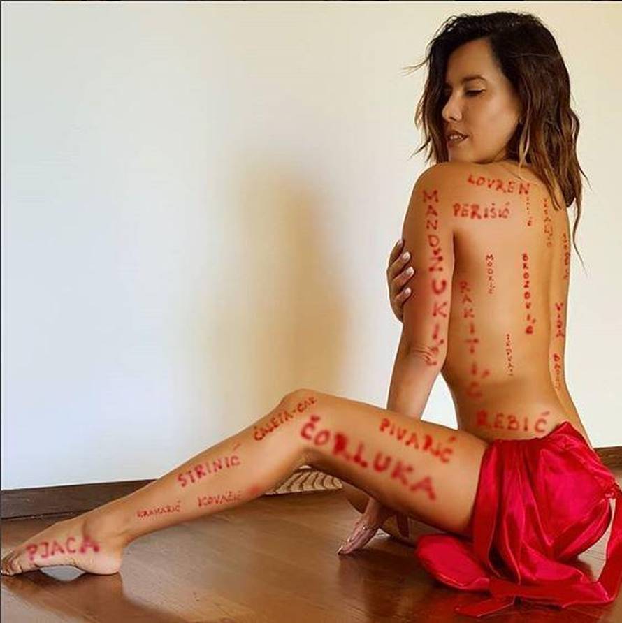 'Elastična' Nives raširila noge i pokazala svima koliko je gipka