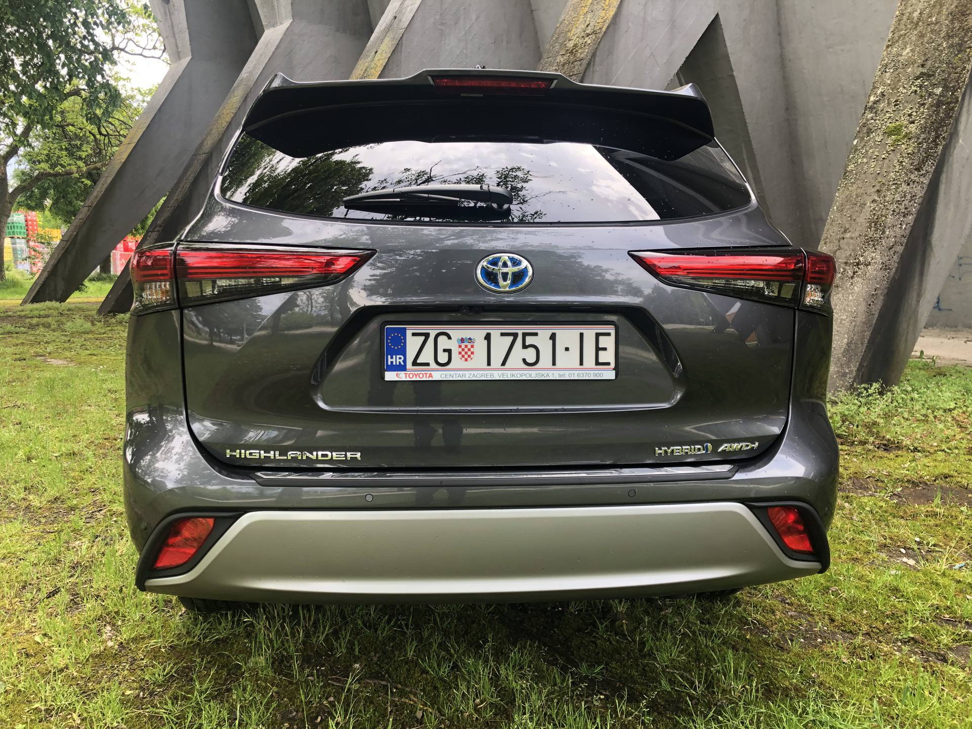 Toyota Highlander na testu: Ogromni impresivni SUV nikako ne može proći nezamijećeno