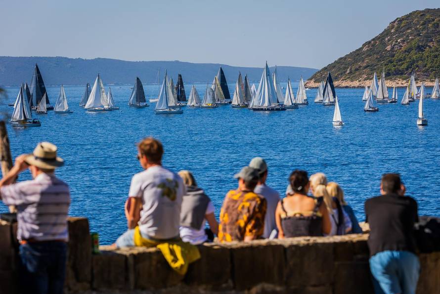 Split:  Pogled sa Sustipana na start Mrduljske Regate