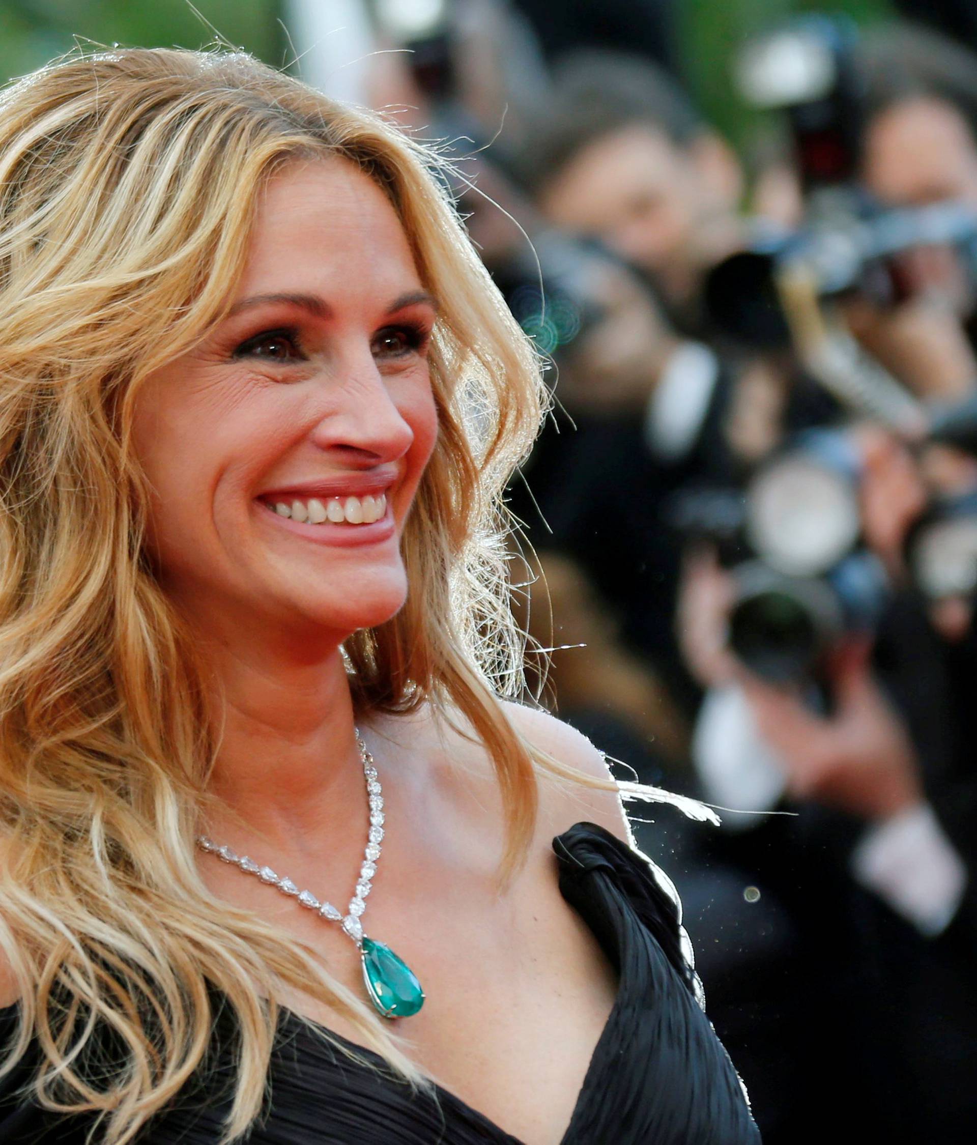 FILE PHOTO: Cast member Julia Roberts arrives for the screening of the film "Money Monster" out of competition at the 69th Cannes Film Festival in Cannes