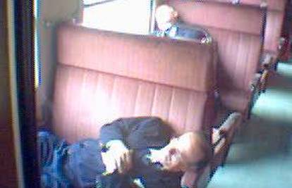 Umorni kondukteri spavali, a putnici ih tražili po vlaku