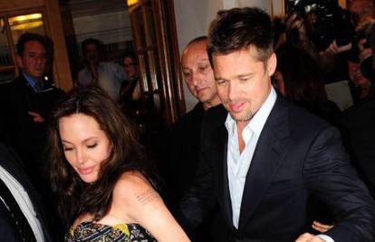 Angelina i Clint predstavili su film, Brit se vratila kući