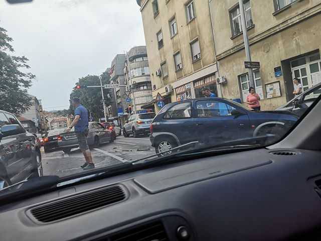 Kaos na križanju Selske i Ilice: Zbog sudara nastala prometna gužva na cesti