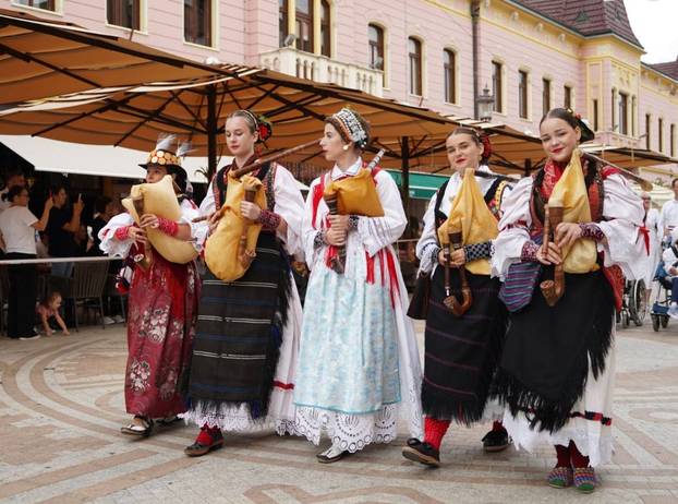 Dječje vinkovačke jeseni: Spoj folklora i slavonskih pjesama