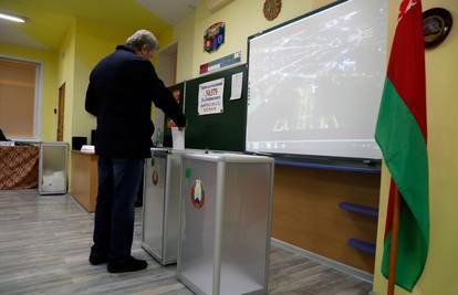 Počelo glasanje u Bjelorusiji,  Lukašenko čvrsto drži vlast
