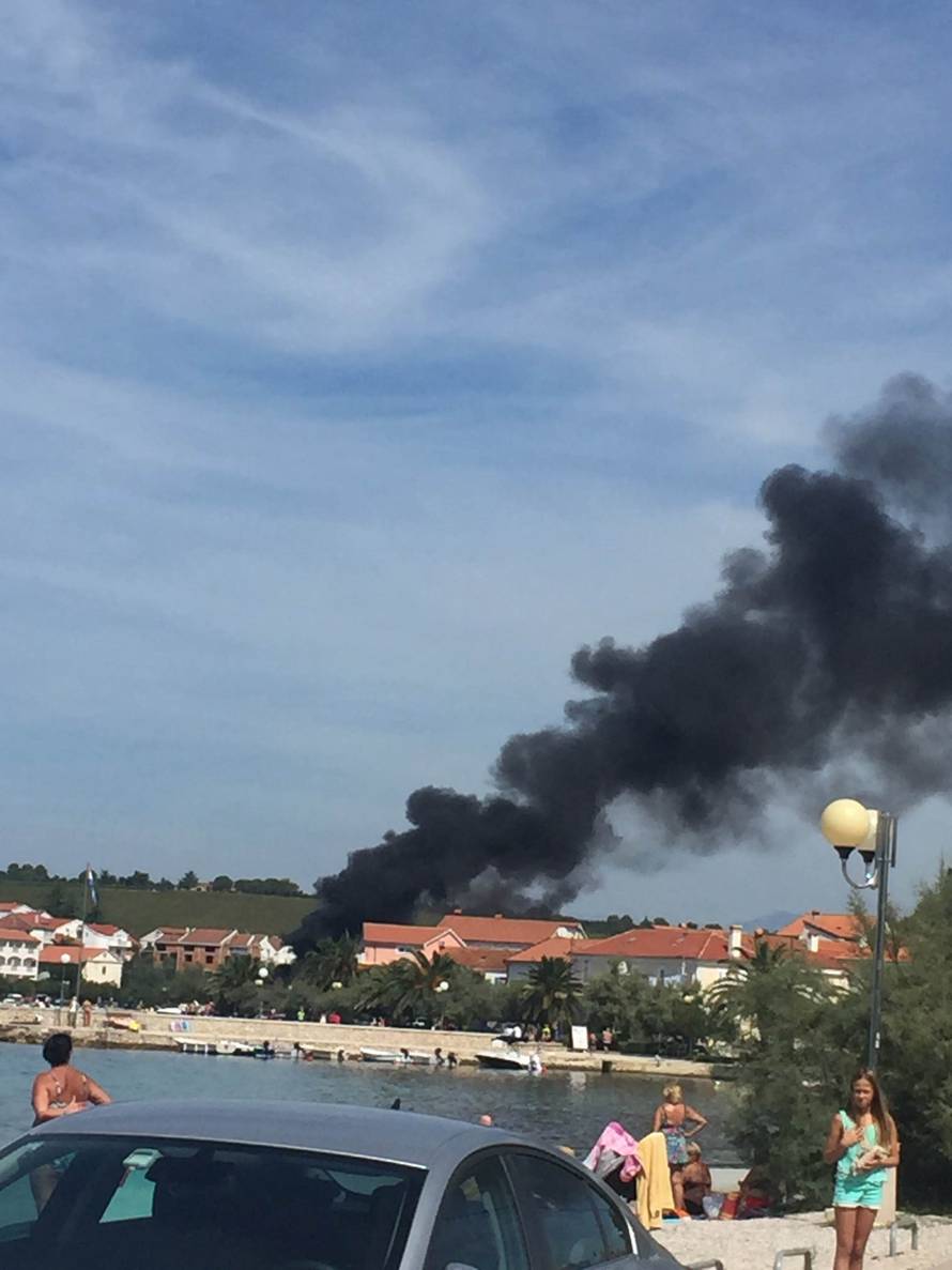 Dječaka je eksplozija glisera odbacila u zrak, slomio ruke