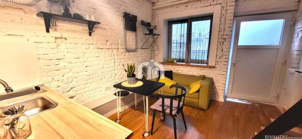 FOTO Krevet stoji iznad kuhinje: Pogledajte stan od 16m2 koji u Zagrebu prodaju za 122.000 €