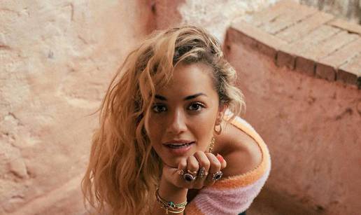 Rita Ora i slavni oskarovac u strastvenom zagrljaju: Fanovi pjevačice tvrde da su zajedno