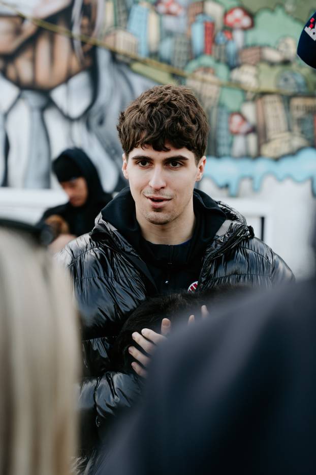 FOTO Igrači Cibone darovali su njuškice u Dumovcu i u vrijeme blagdana pokazali veliko srce