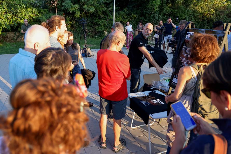 Benkovac: Organizatori benkovačkog festivala "Nosi se" koji je odgođen nakon prosvjeda branitelja održali mirni prosvjed