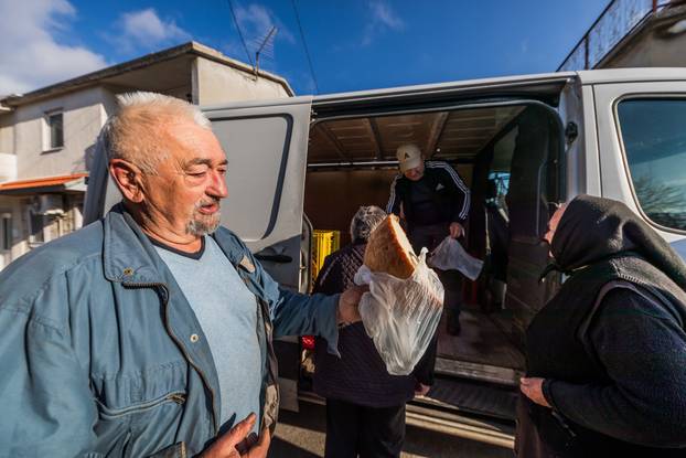Katuni Kre&scaron;evo: Reporta&zcaron;a o dostavi kruha u malenim zaselcima Dalmatinske zagore