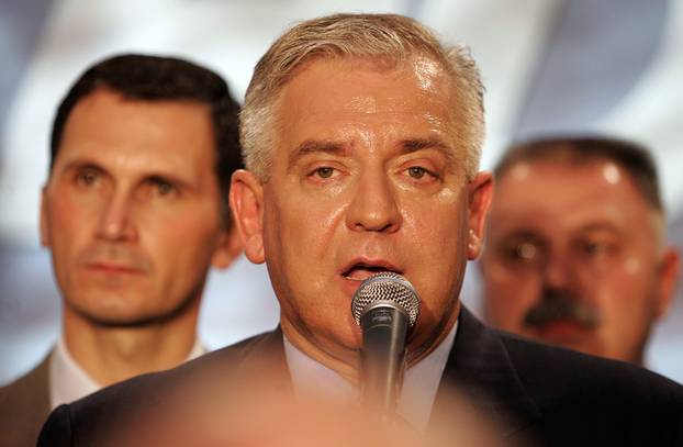 2007. Predsjednik HDZ-a Ivo Sanader najavio da očekuje mandat za sastavljanje vlade 