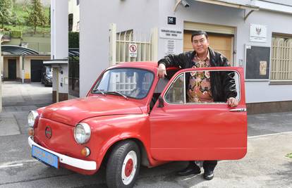 Ambasador Indonezije 'vozika' se Zagrebom u crvenom Fićeku