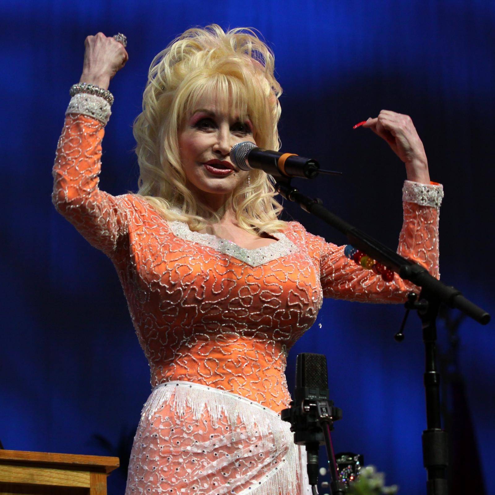 Dolly Parton Honorary Doctorate Degree - University of Tennessee