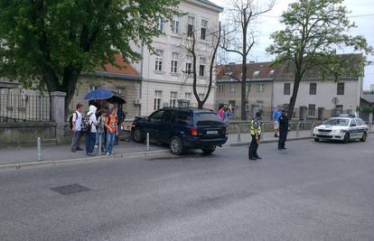 Izvan kontrole: Terencem je  pokosio zid i stup ispred škole