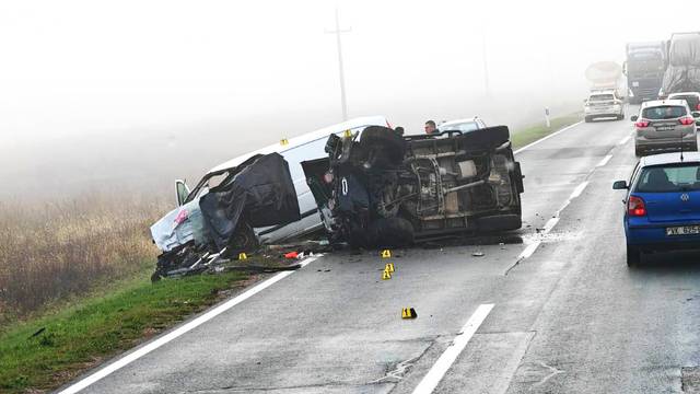 Prve slike s mjesta nesreće: Banožić vozio auto i sudario se. Poginuo je vozač kombija...